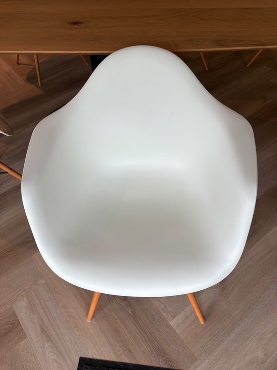 Image 1 of 6 chaises Vitra DAW blanches