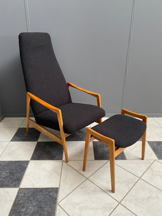 Image 1 of Fauteuil à dossier haut avec repose-pieds en bouclette noire, années 1970
