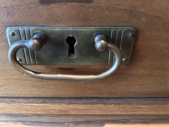 Image 1 of Een antieke/vintage eiken secretaire/ archiefkast, van rond 1900-1920.