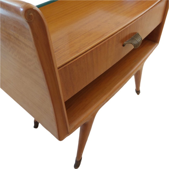 Image 1 of Par de mesitas de noche de mediados de siglo fabricadas por La Permanente.