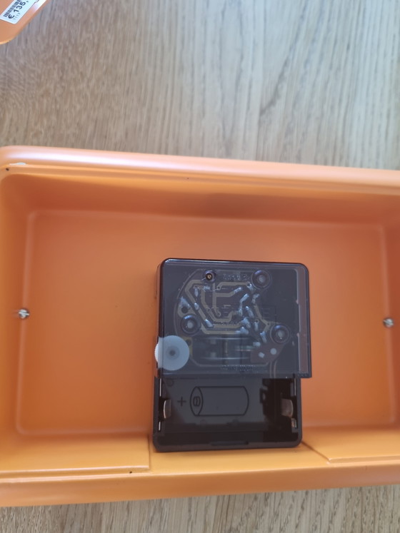 Image 1 of Reloj de mesa retro diseño Kienzle naranja