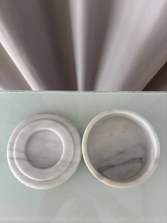 Pot met deksel van Carrera-marmer – Decoratieve objecten, Marble (photo 5 of 8)