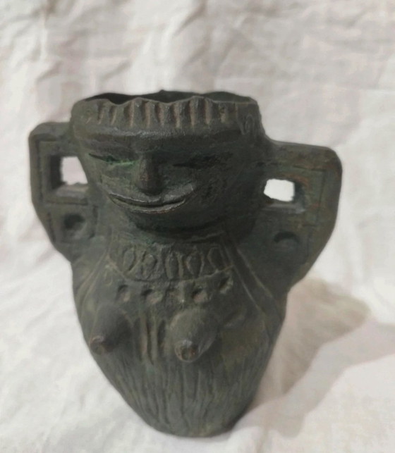 Image 1 of Vase en bronze représentant une figure expressionniste