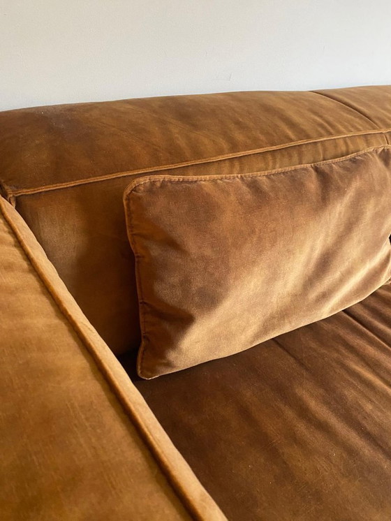 Image 1 of Divano angolare Mouna, marrone dorato – velluto, comodo e spazioso