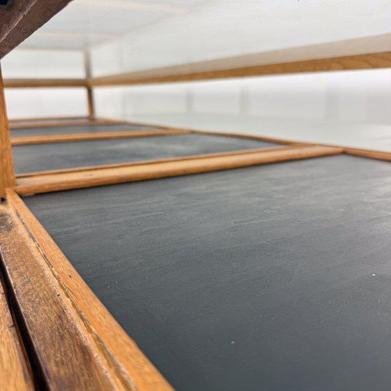 Image 1 of Grote vintage eikenhouten winkelvitrine