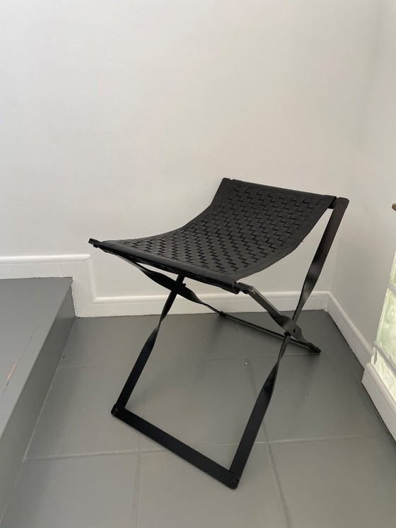 Image 1 of Tabouret haut pliant / taburette en métal et cuir tressé