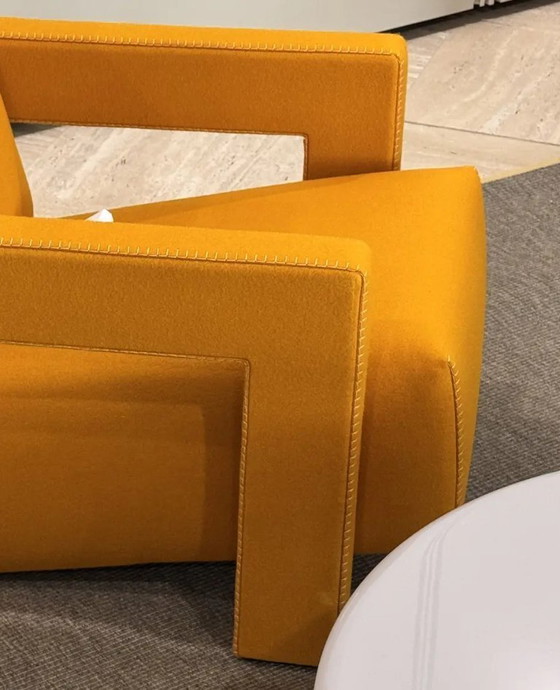 Image 1 of Sillón CASSINA 637 Utrecht (NUEVO, SIN USAR) en lana Kvdrat color amarillo azafrán