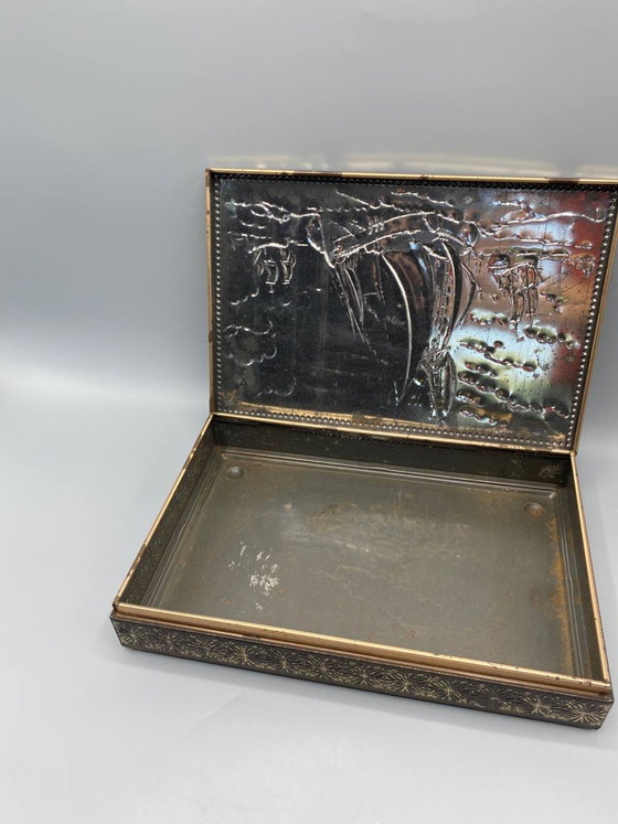 Metalen doos met reliëf, versierd met een Nederlands zeilbootje, koperkleurige patina, jaren 1950-1960 (photo 4 of 6)