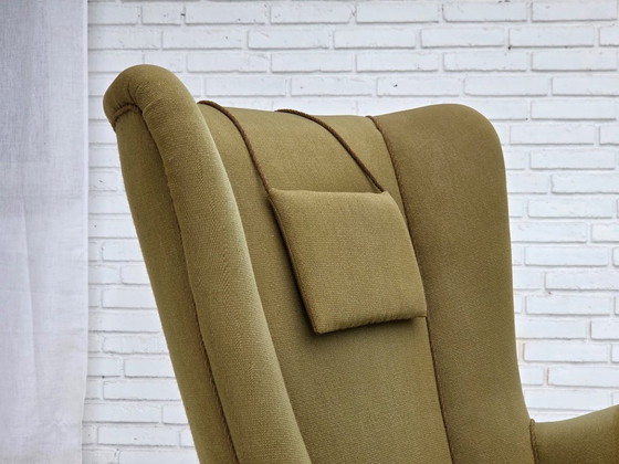 Image 1 of Sillón danés de respaldo alto de la década de 1960, tapizado original en lana verde.