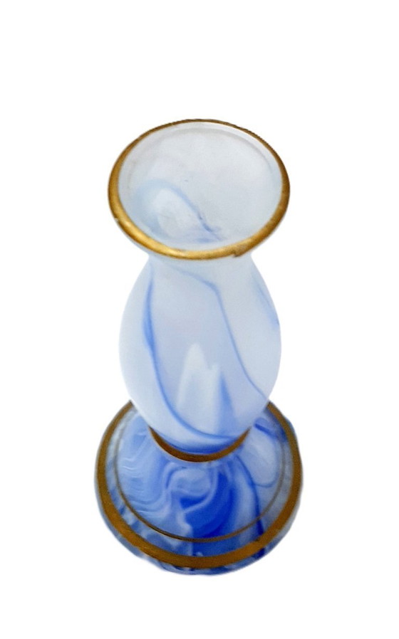 Image 1 of Vaso vintage in vetro opaco, blu e bianco