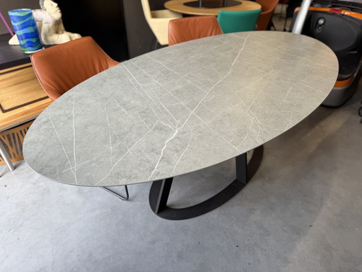 Tavolo da pranzo Harvink Fier con piano in ceramica