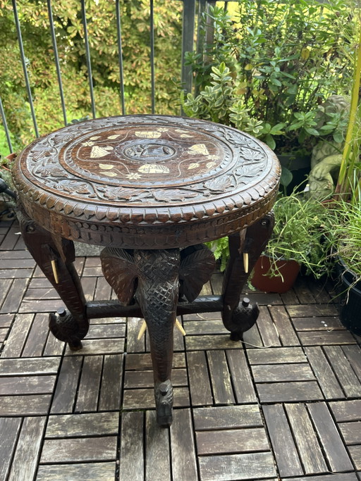 Elephant side table, solid wood, inlay work, circa 1920 – bijzettafels