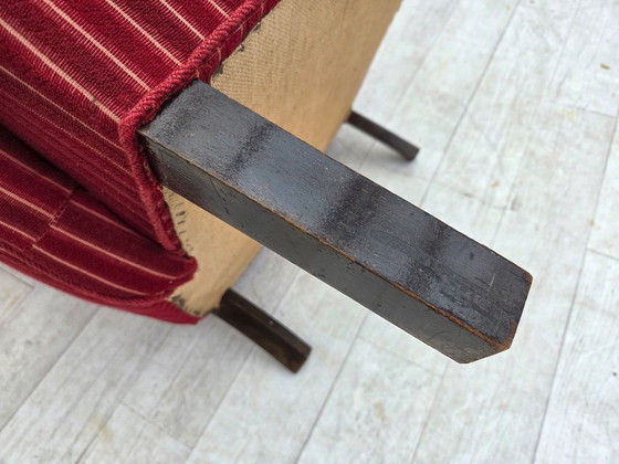 Image 1 of Deense fauteuil uit de jaren 60, bekleed met rood gestreepte meubelwol, poten van eikenhout.