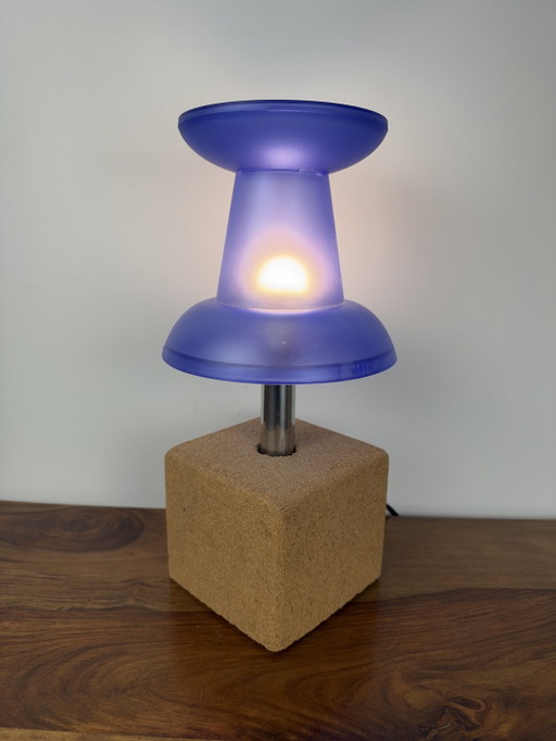 Vintage Käferförmige Lampe – Blau | Pop Art Design von Visualgram