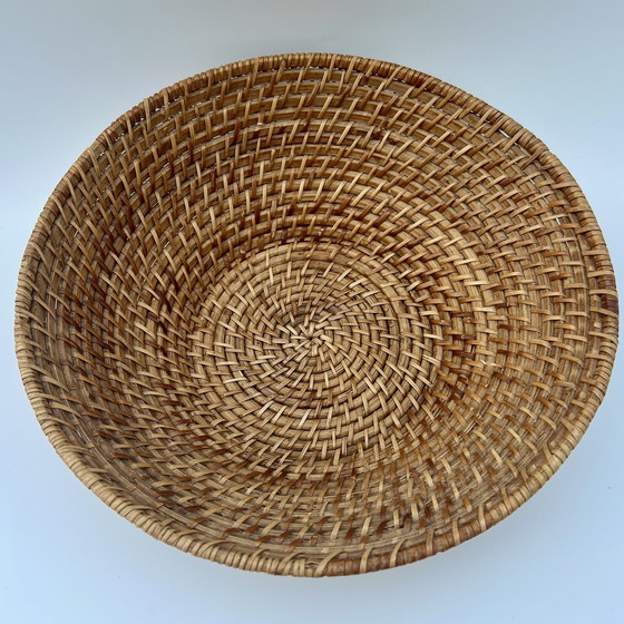 Image 1 of Panier en rotin tressé à la main – années 1970-1980