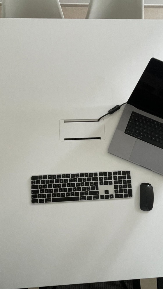 Image 1 of Corean tafel / bureautafel