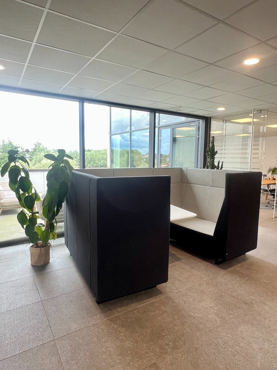 Image 1 of Gloednieuwe vergaderbox