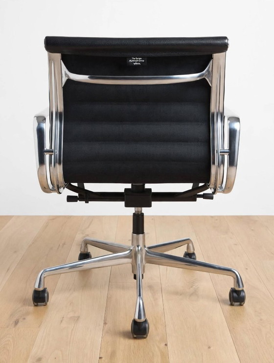 Vitra EA 118 Eames Silla de oficina con reposabrazos – Sillas de oficina, Cuero (photo 2 of 6)