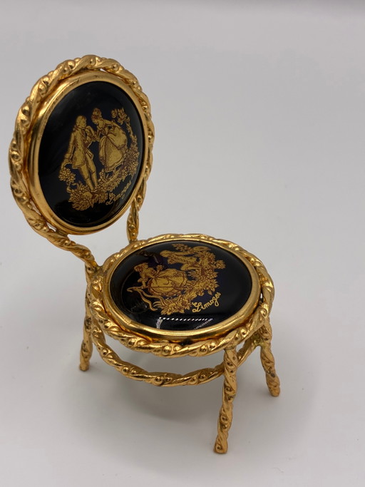 Miniaturstuhl aus vergoldetem Metall und Limoges-Porzellan – elegantes Dekor in Marineblau und Gold (photo 2 of 7)