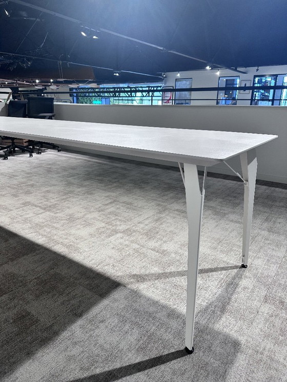 Image 1 of Gecementeerde TOOON. tafel