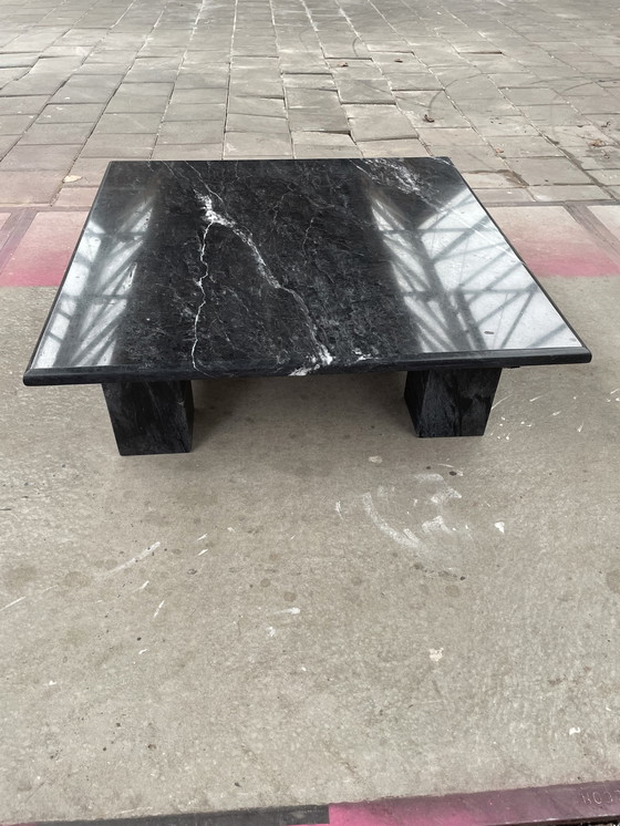 Image 1 of Zwart mameren salontafel uit de jaren zeventig 