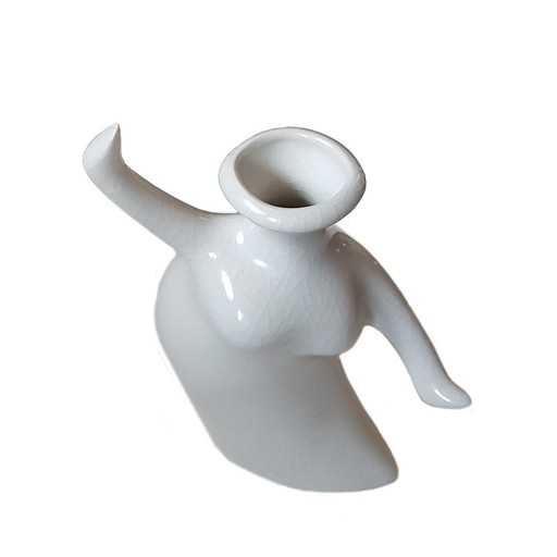 Vaas met kunstkeramisch vrouwenfiguurtje van Michael Lambert