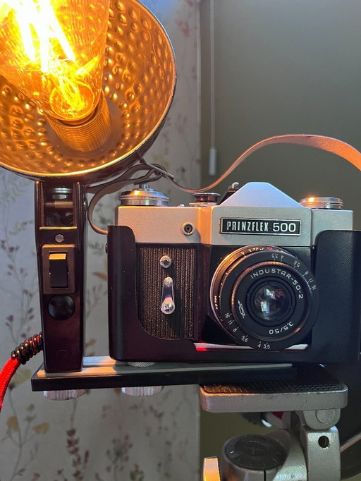 Design USSR Camera built-in lamp on tripod