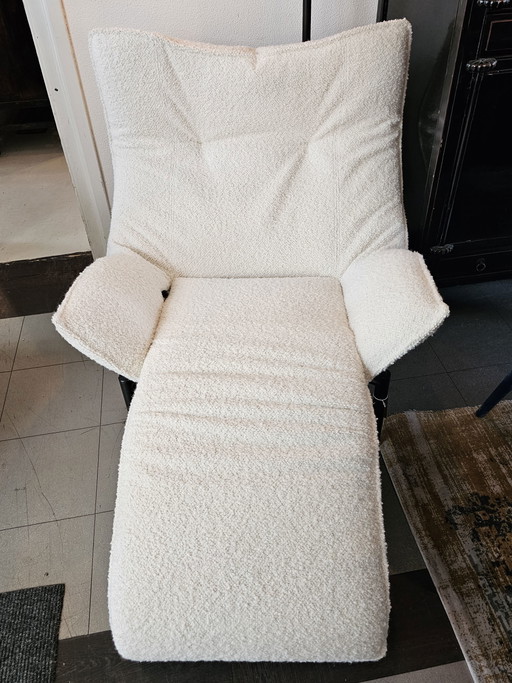 Cassina Veranda Lounge chair by Vico Magistretti