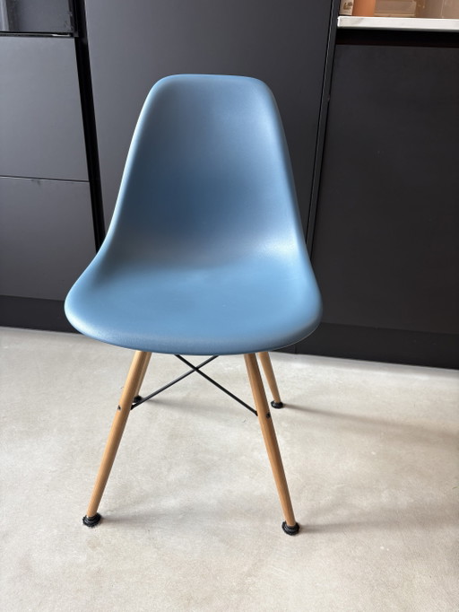 Vitra Eames DSW Meerblau
