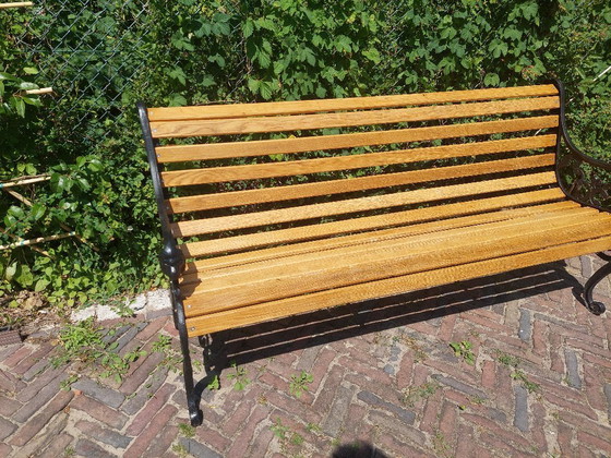Image 1 of Klassieke gietijzeren tuinbanken met eiken latten