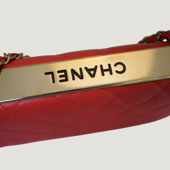 Image 1 of PORTEFEUILLE CHANEL À CHAÎNE TENDANCE