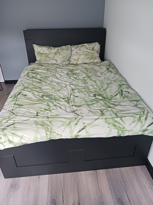 Good bed with plenty of storage space!