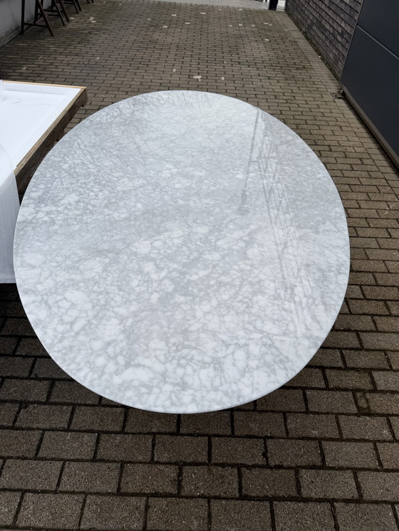 Image 1 of Original oval Knoll Tulip dining table (198x121cm) in Carrara marble