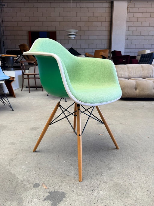 Vitra Eames DAW fully upholstered – eetkamerstoelen, Metal, Plastic