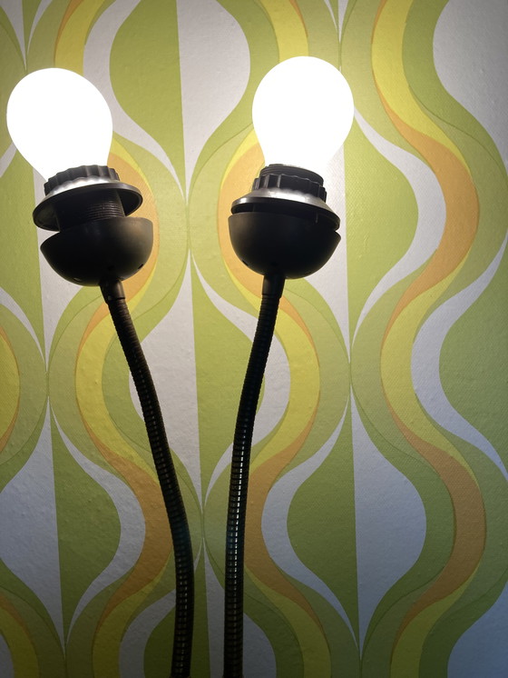 Image 1 of Lampada da parete anni '50 con 2 molle di flessione e paralumi in vetro dipinto a mano