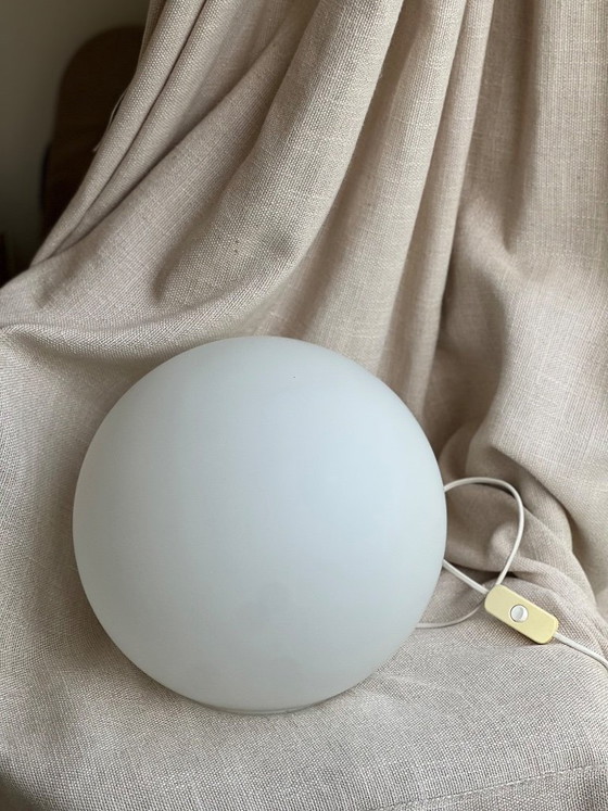 Vintage ILU Design Ball Lamp – White Opal Glass – 80s/90s (XL) – Table lamps (photo 2 of 14)