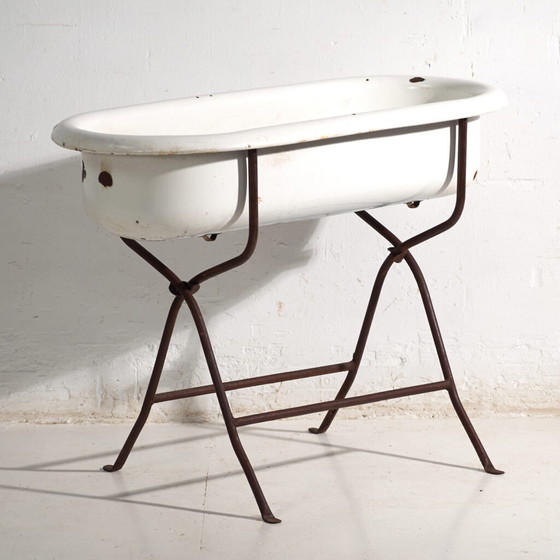 Antique bathtub in enamelled iron – Central Europe, circa 1950 #9 – Decorative Objects, Industrieel (photo 4 of 40)