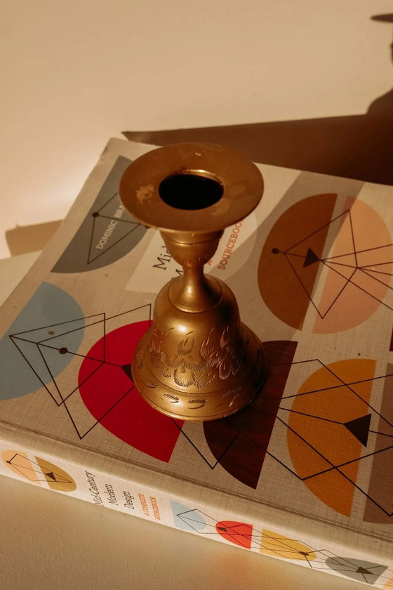 Bougeoir en laiton en forme de cloche. – Bougeoirs et chandeliers, Vintage (photo 2 of 7)