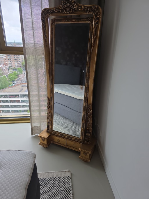 Classic rug mirror