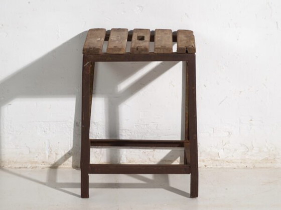 Antique industrial stool in pine wood and iron – Central Europe, circa 1950 – Industrieel (photo 27 of 40)