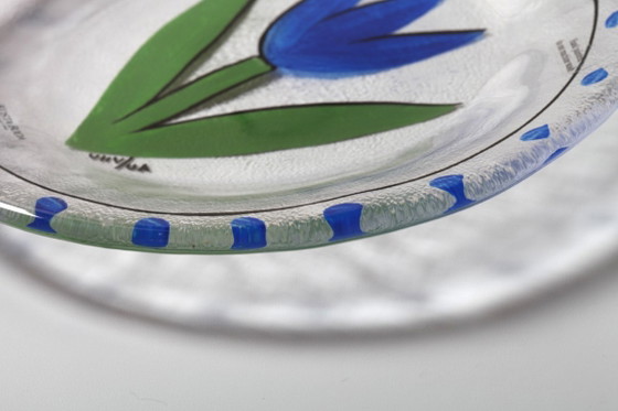 Image 1 of Assiette en verre Kosta Boda : Vintage Blue Tulip Design par Ulrica Hydman Vallien