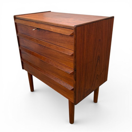 Image 1 of Vintage teakfineer 4 ladekast uit Zweden