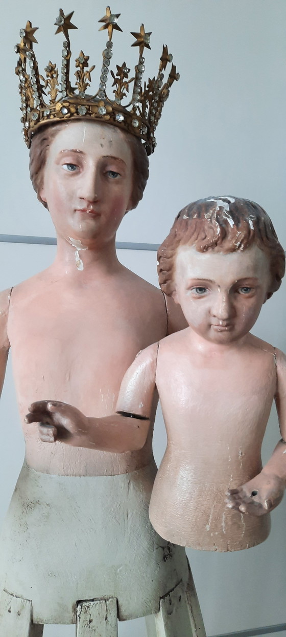 Image 1 of Wunderschöne antike Pfahlmadenfigur aus dem 18. Jahrhundert