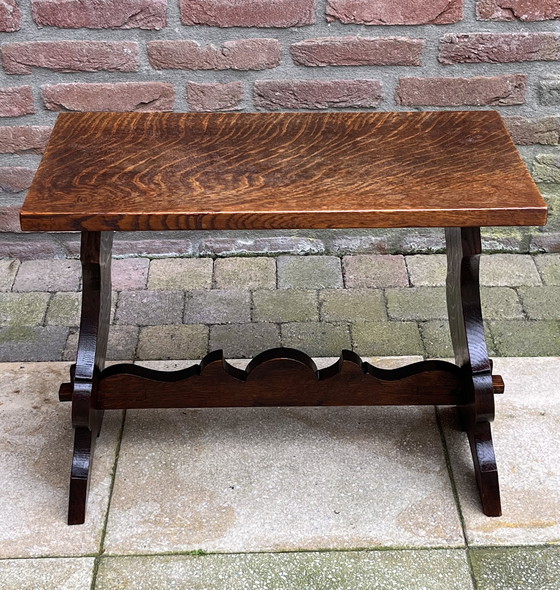 Image 1 of Table d'appoint de l'école d'Amsterdam | Chêne massif | 1920-1940 | Unique Craftsmanship