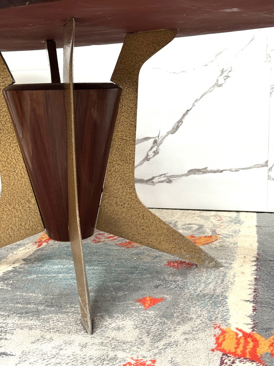 Image 1 of TABLE DE SALLE À MANGER DES ANNÉES 1950 EN PALISSANDRE, VERRE MARBRÉ ET LAITON