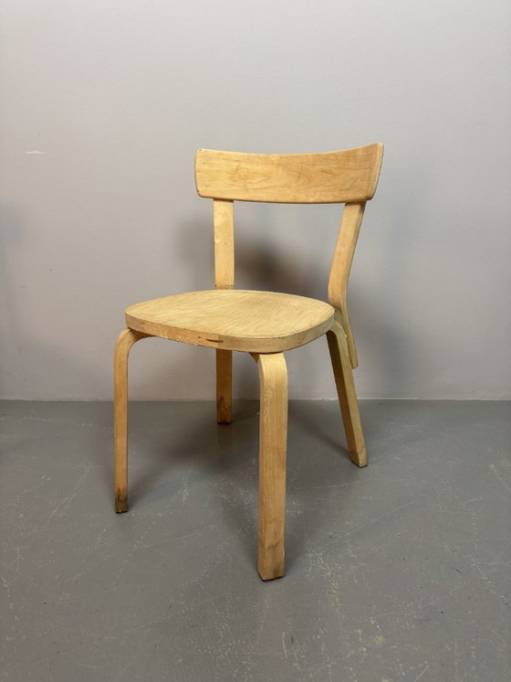 Image 1 of Juego de 4 sillas de contrachapado Alvar Aalto modelo 69 de primera edición para Artek, Finlandia, década de 1940.