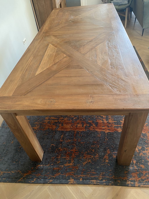 Tavolo da pranzo robusto in teak