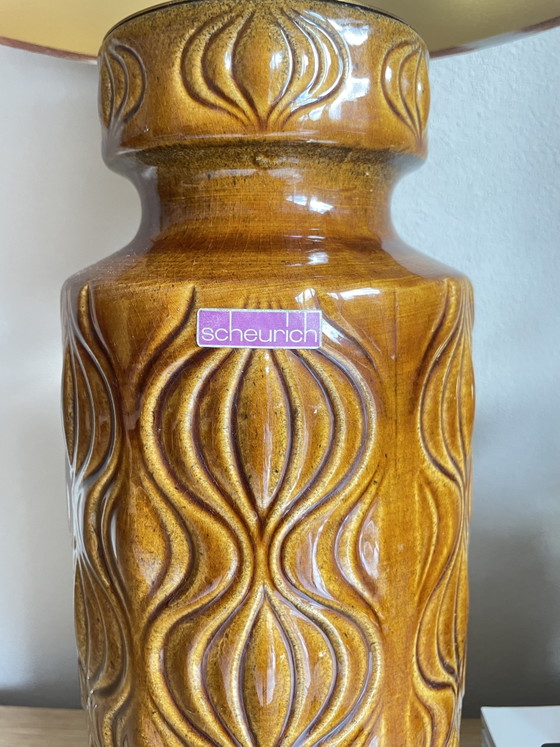 Image 1 of Lampe vase unique faite main – Vintage Scheurich (Allemagne de l'Ouest) avec abat-jour ikat et intérieur doré