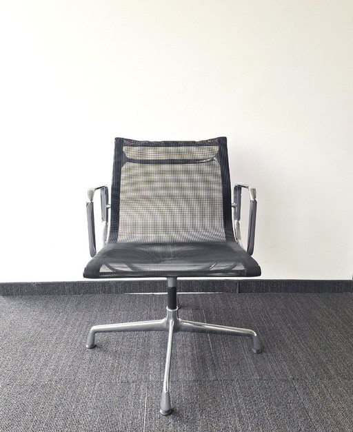 Vitra Eames Aluminium Chair EA 108