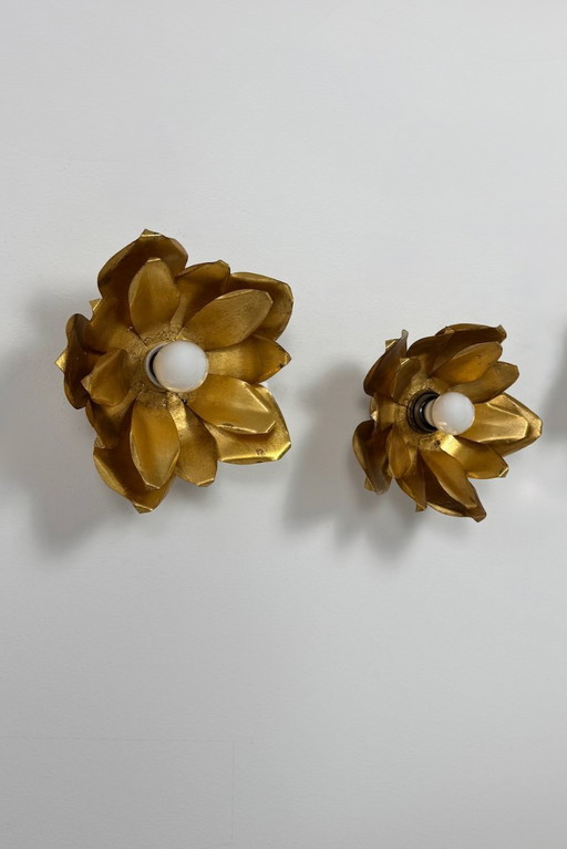 Paar antike Wandleuchten mit Blumenmotiv, vergoldetes Metall, Frankreich, 1970